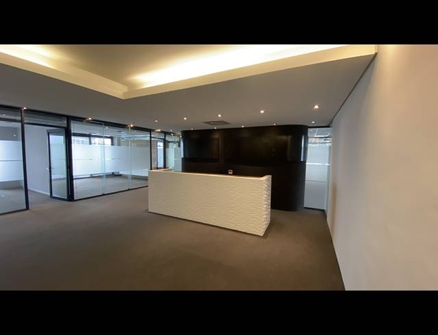 615M² BUSINESS TO LET IN CLAREMONT